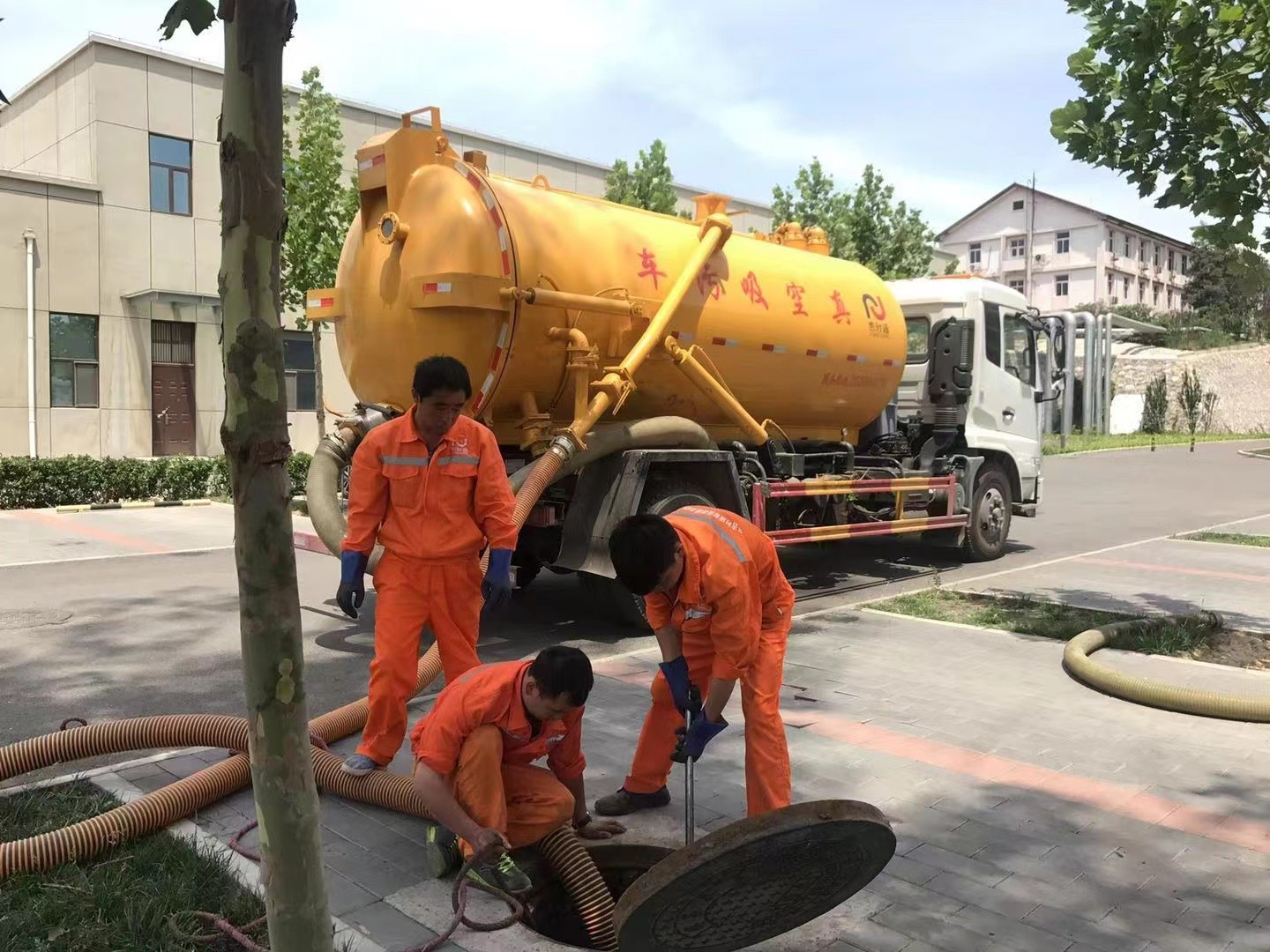 繁昌化粪池清理与5-8吨吸粪车施工效率分析